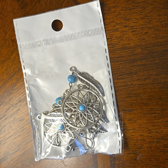 Feather Dream Catcher Silvertone Alloy Earrings with Turquoise Beads & Feathers - Picture 4 of 9